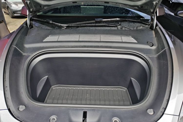 Tesla Model Y 2024 #20 Tesla Model Y 2024 car image #20