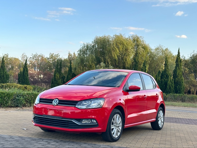 Volkswagen Polo 2015 car image 