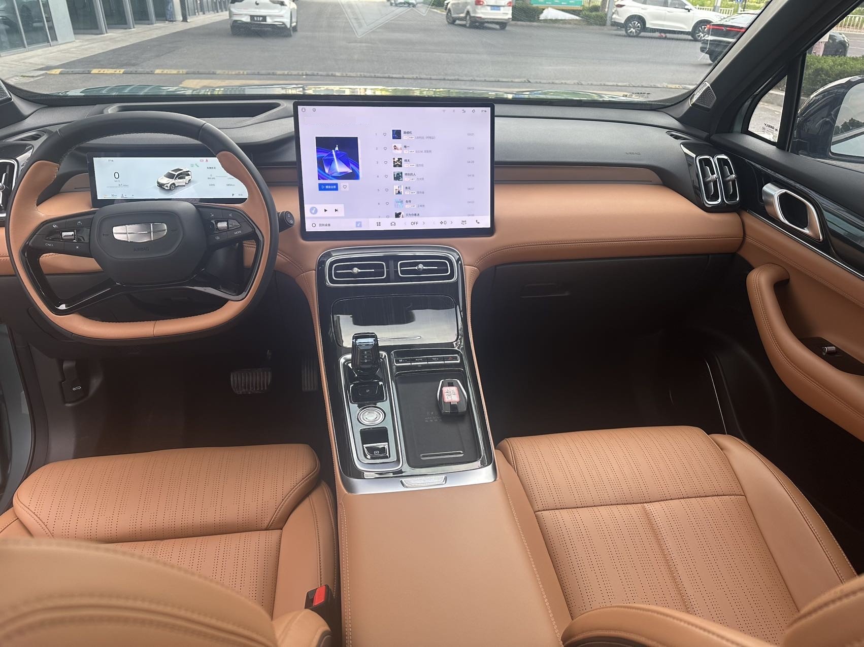 GEELY Boyue L 2025 car image #6