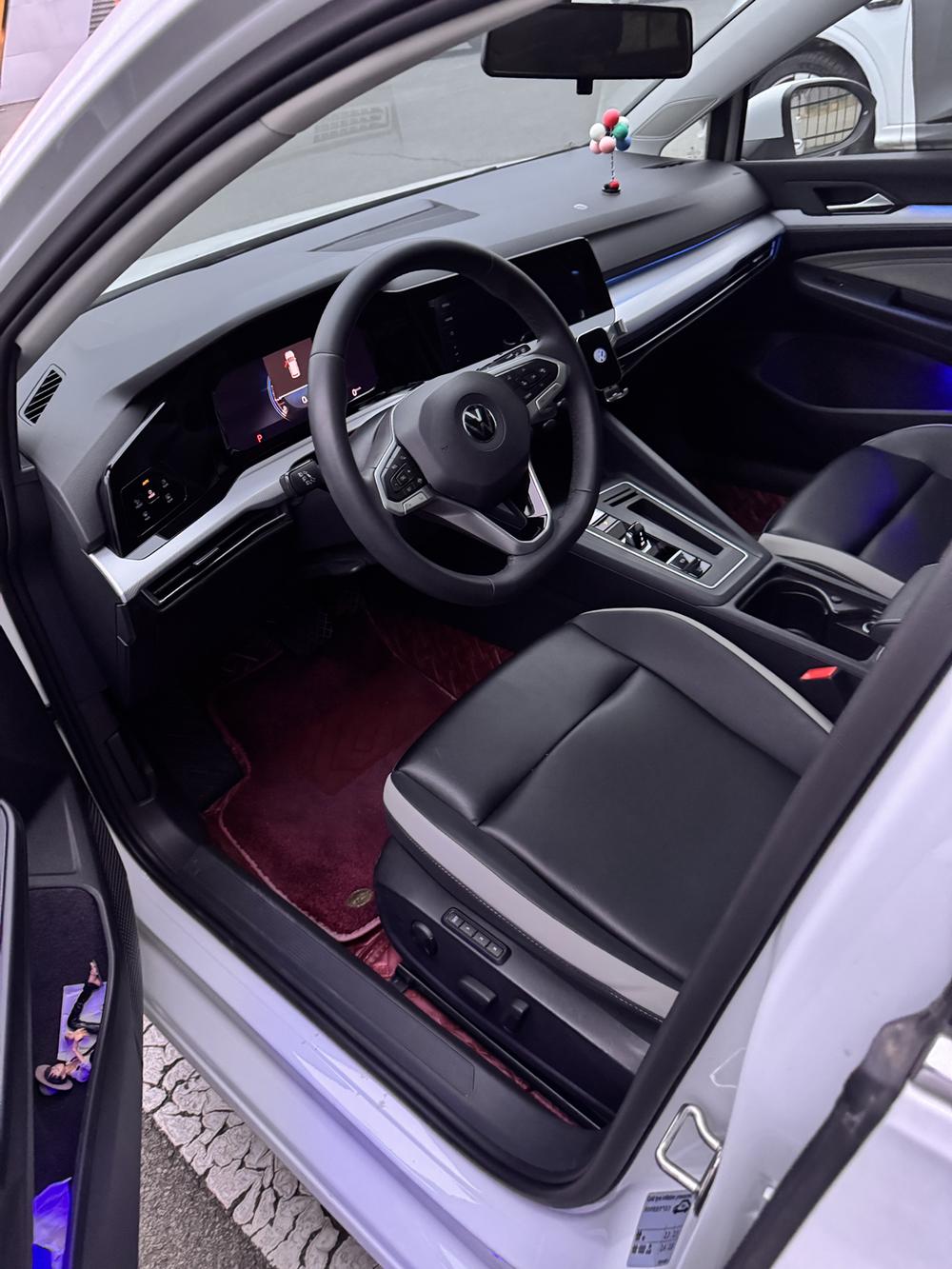 Volkswagen Golf 2023 car image #8
