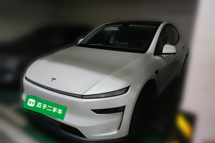 Tesla Model Y 2025 #2 Tesla Model Y 2025 car image #2