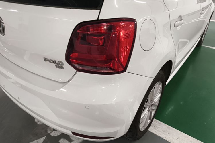 Volkswagen Polo 2015 car image #8
