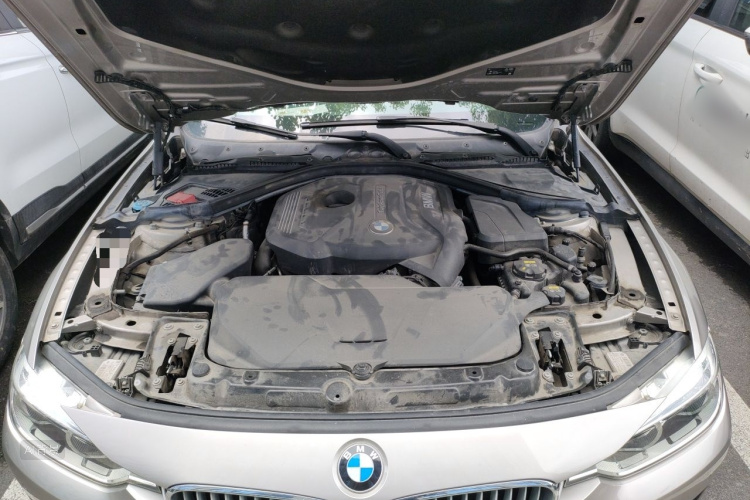 BMW 3 Series 2018 car image #22