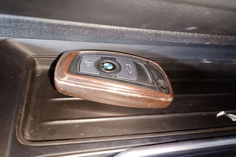 BMW 3 Series 2017 #9 BMW 3 Series 2017 car image #9