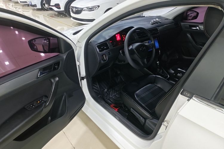 Volkswagen Santana 2018 car image #16