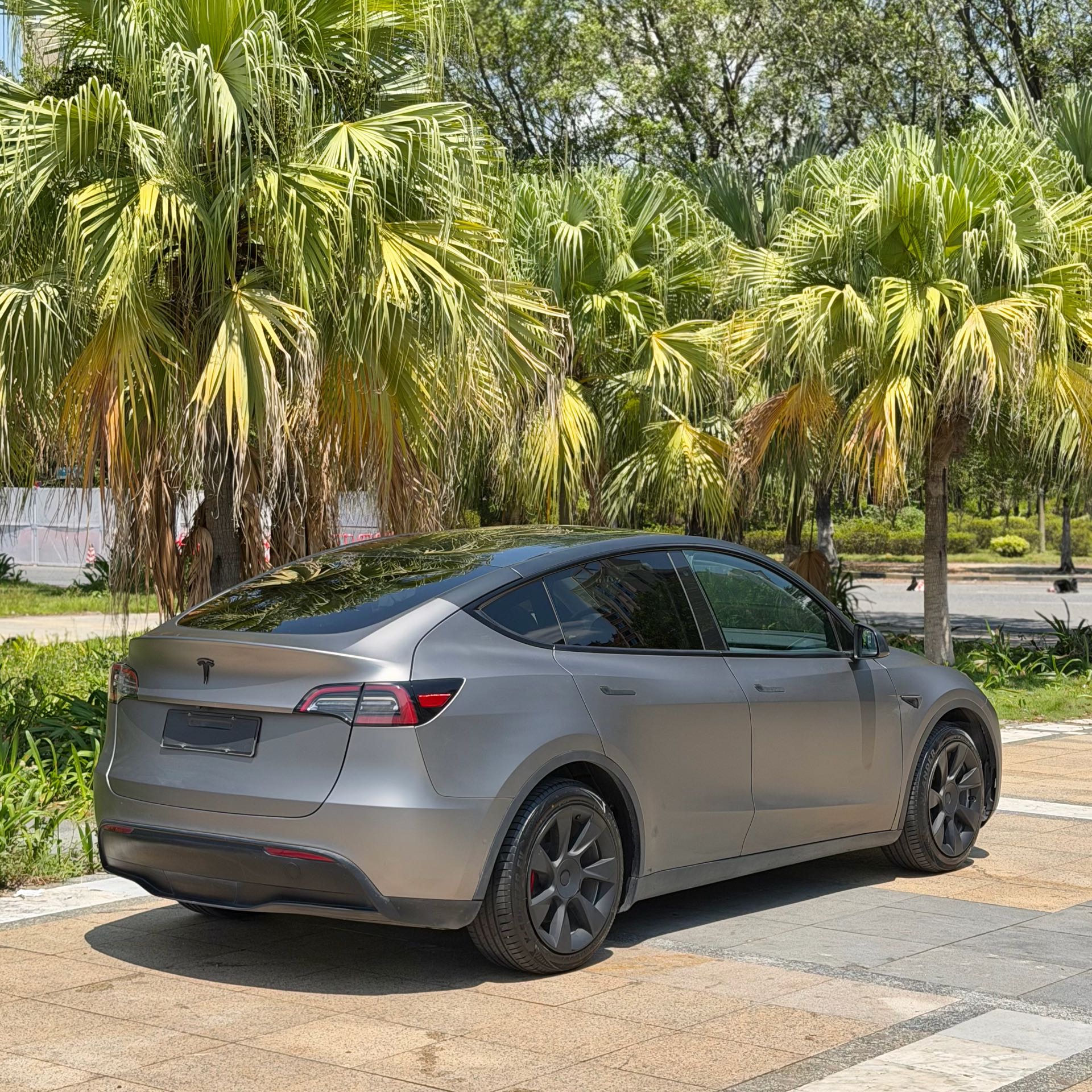Tesla Model Y 2023 صورة سيارة #2