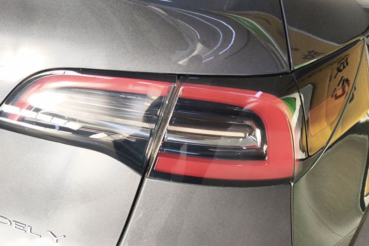 Tesla Model Y 2022 car image #8