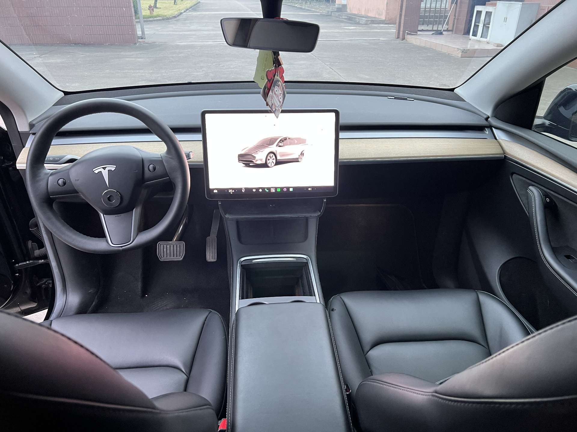Tesla Model Y 2023 صورة سيارة #4