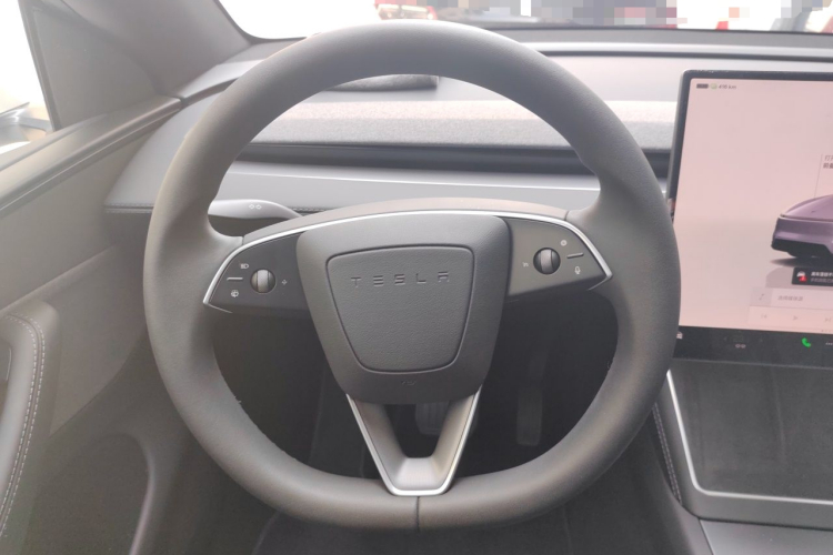 Tesla Model Y 2026 #11 Tesla Model Y 2026 car image #11