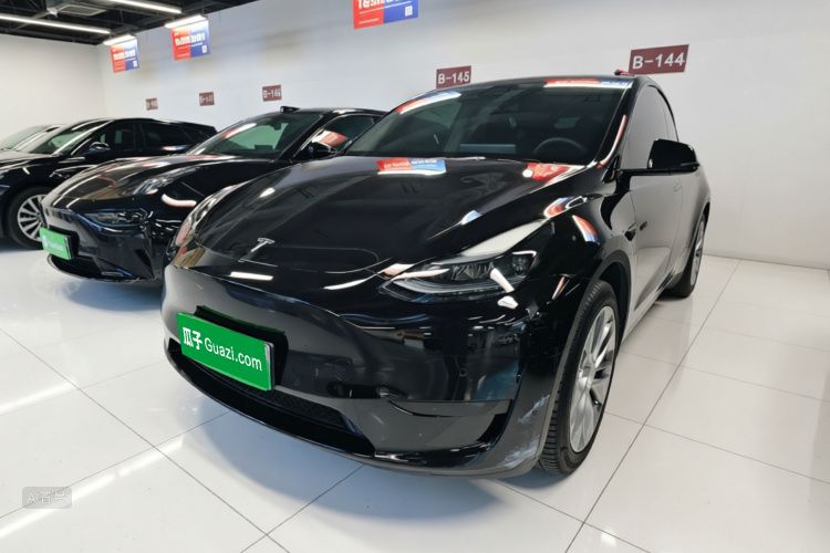 Tesla Model Y 2022 car image #2