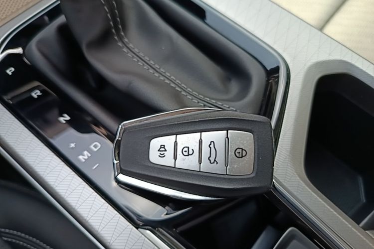 GEELY Emgrand 2023 car image #9