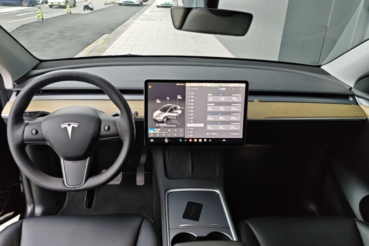 Tesla Model Y 2023 #10 Tesla Model Y 2023 car image #10