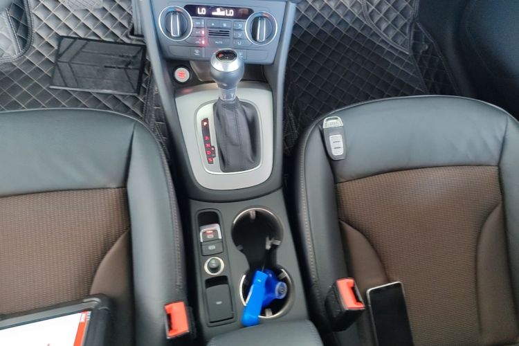 Audi Q3 2018 immagine di auto #14