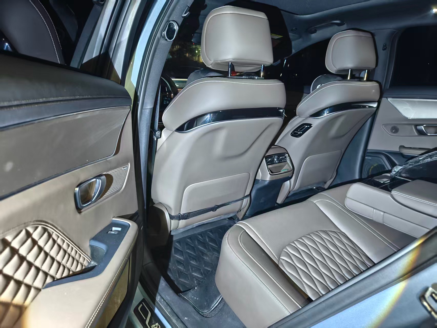 BYD Han 2023 car image #3