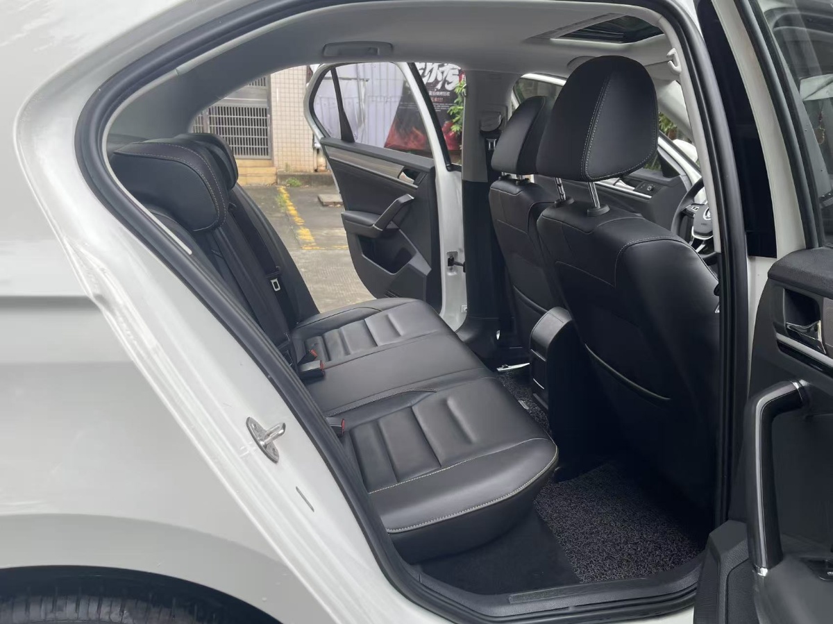 Volkswagen Bora 2018 car image #6
