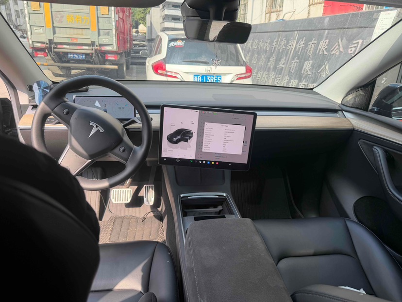 Tesla Model Y 2022 #2 Tesla Model Y 2022 صورة سيارة #2