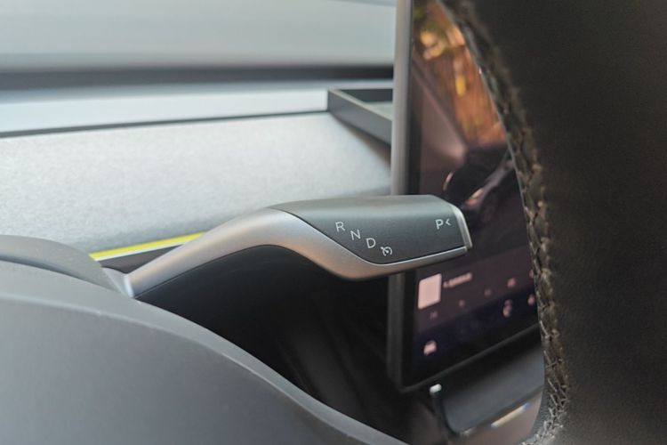 Tesla Model Y 2024 car image #14