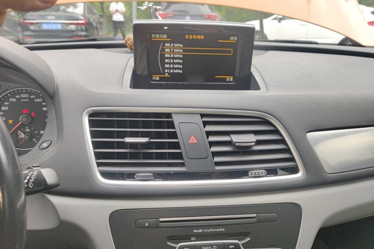 Audi Q3 2016 #17 Audi Q3 2016 car image #17