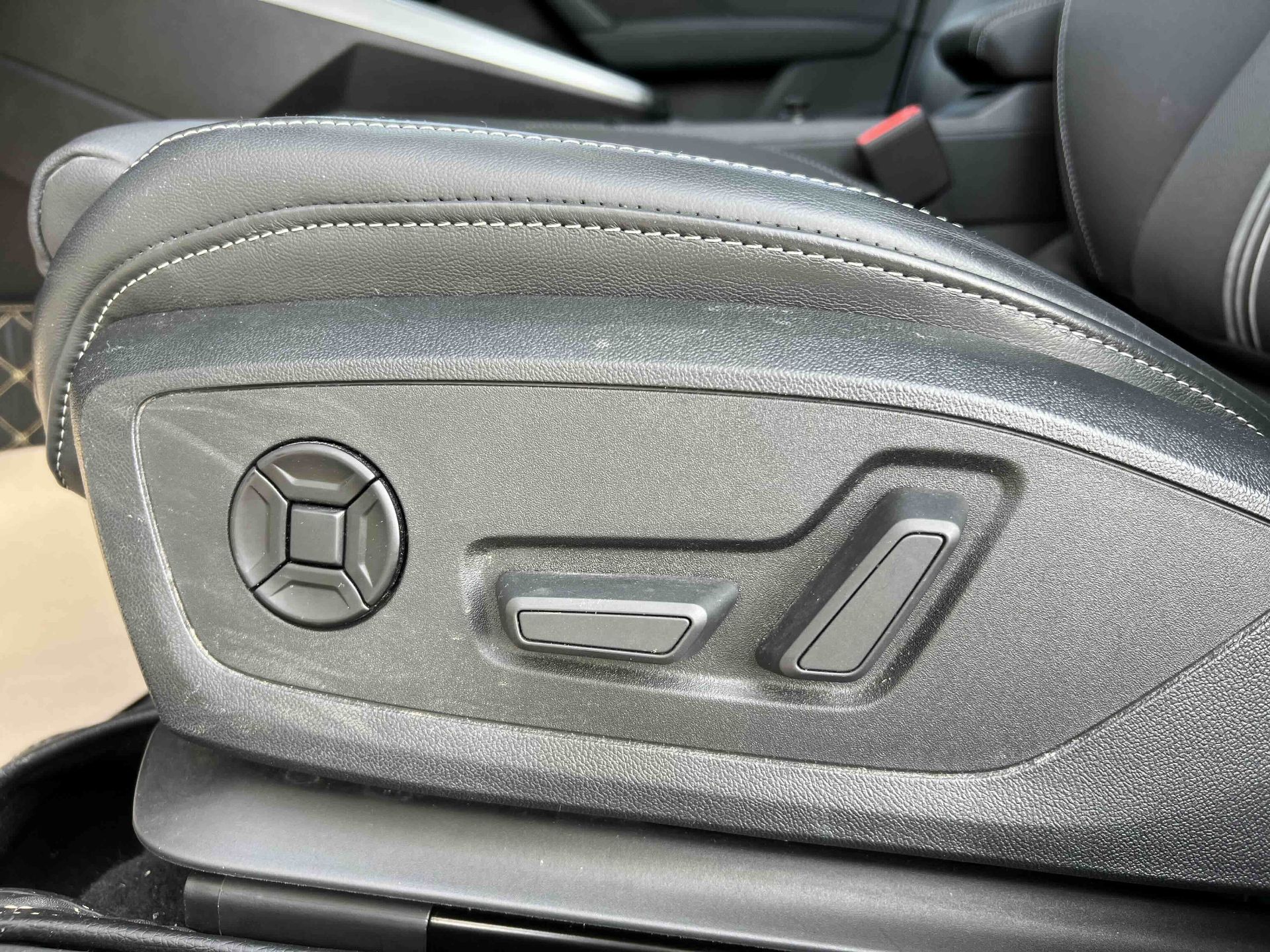 2022 car image #4