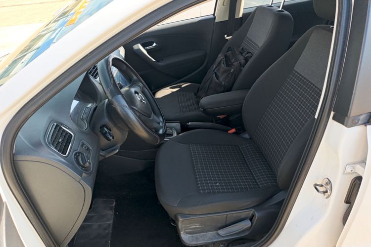 Volkswagen Polo 2015 صورة سيارة #23