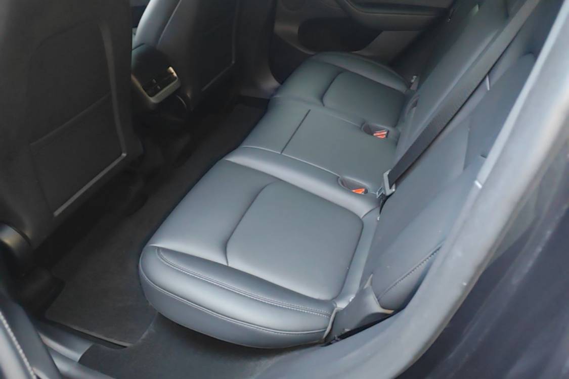 Tesla Model Y 2024 #8 Tesla Model Y 2024 car image #8