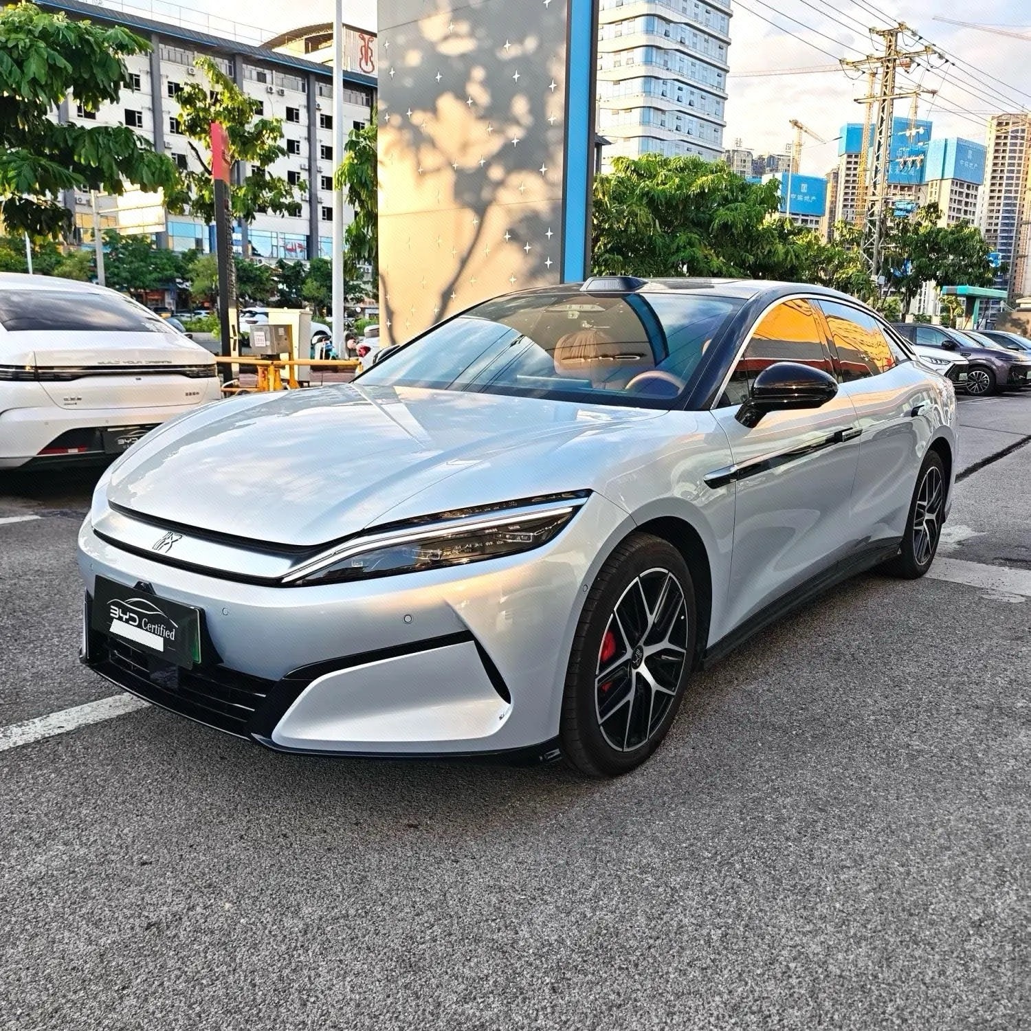 BYD HanL 2025 car image 