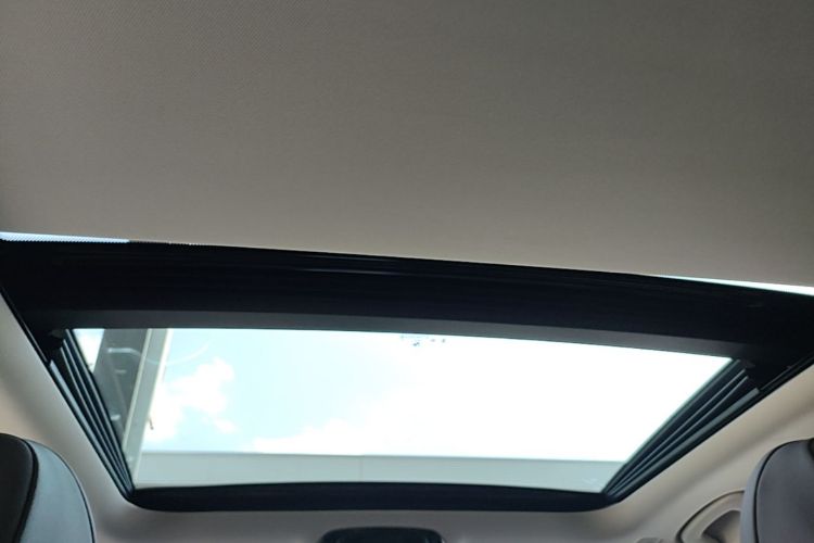 BMW 3 Series 2024 صورة سيارة #18