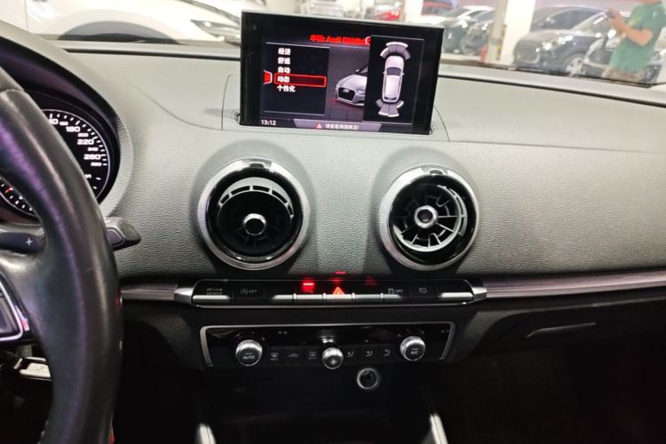Audi A3 2018 immagine di auto #13