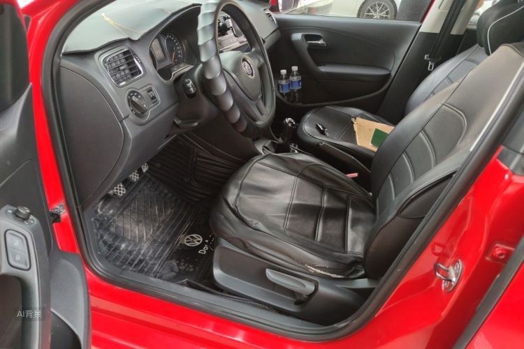 Volkswagen Polo 2015 car image #18