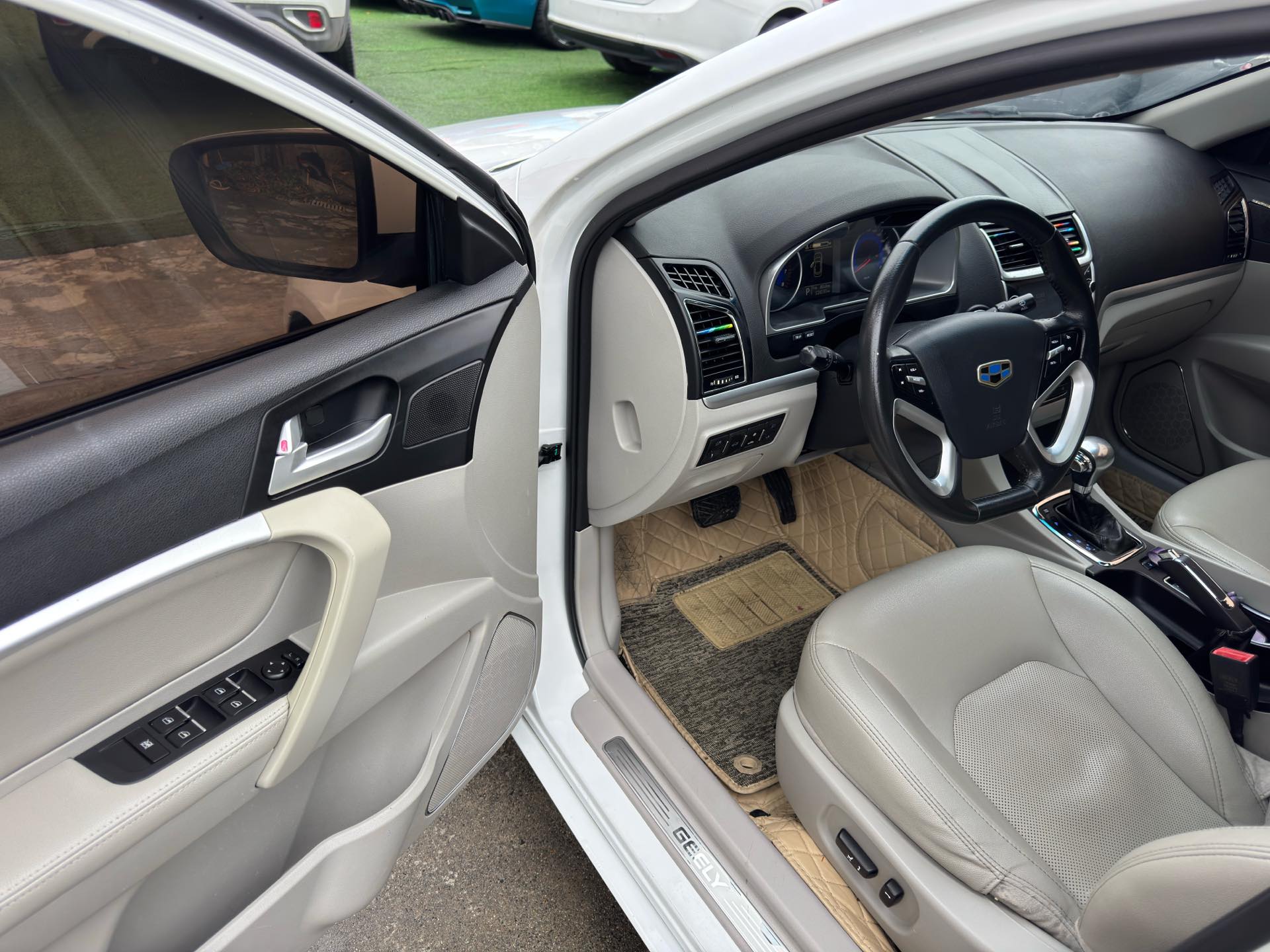 GEELY Emgrand 2015 صورة سيارة #11