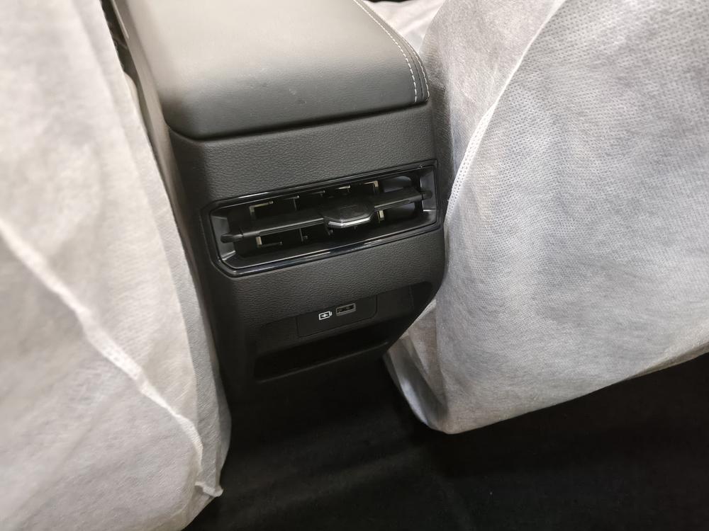 GEELY Binray 2026 car image #11