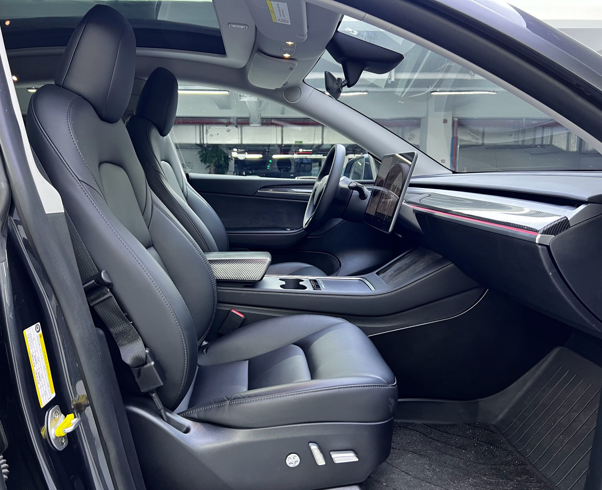 Tesla Model Y 2024 #4 Tesla Model Y 2024 صورة سيارة #4