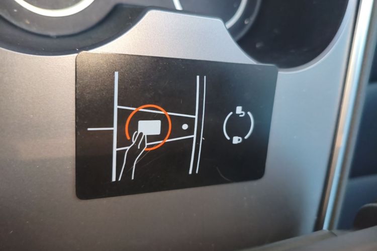 Tesla Model Y 2024 immagine di auto #9