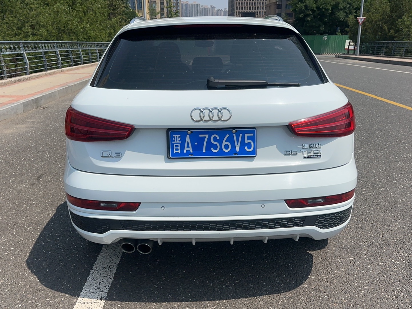 Audi Q3 2018 car image #9