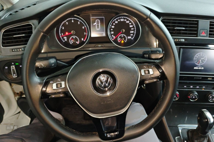 Volkswagen Golf 2018 car image #12