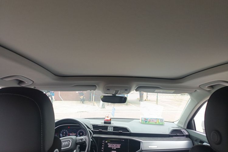 Audi Q3 2021 car image #20