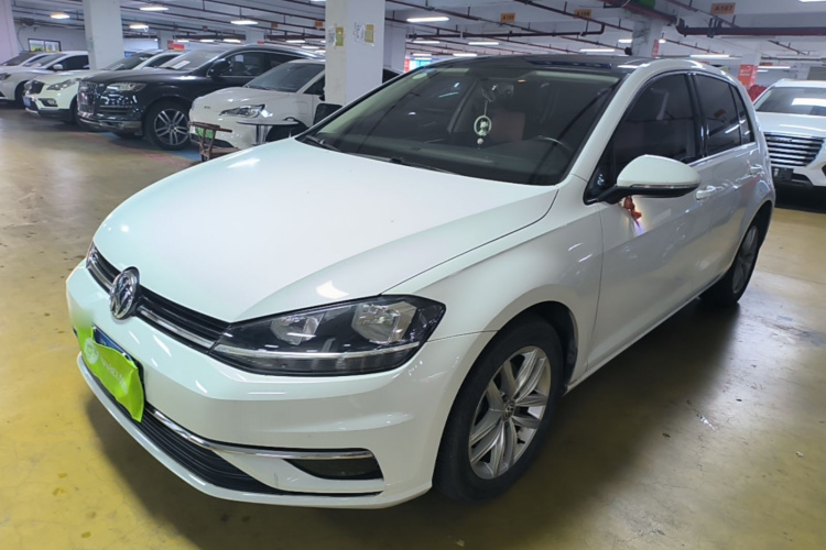 Volkswagen Golf 2018 car image #2