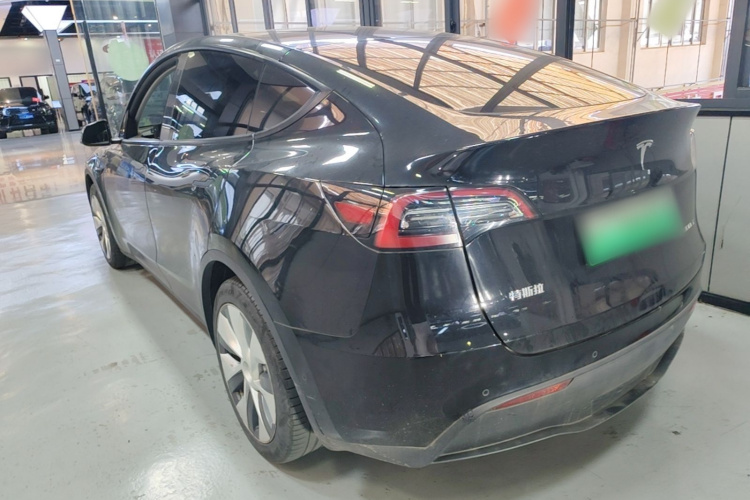 Tesla Model Y 2022 car image #5