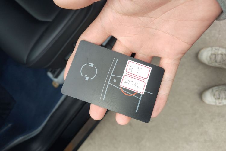 Tesla Model Y 2021 car image #9