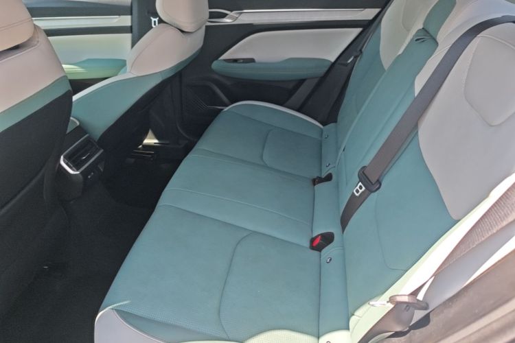 GEELY Emgrand L HiP 2022 immagine di auto #17