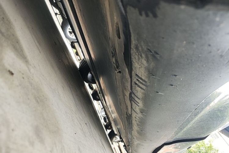 Tesla Model Y 2021 car image #23