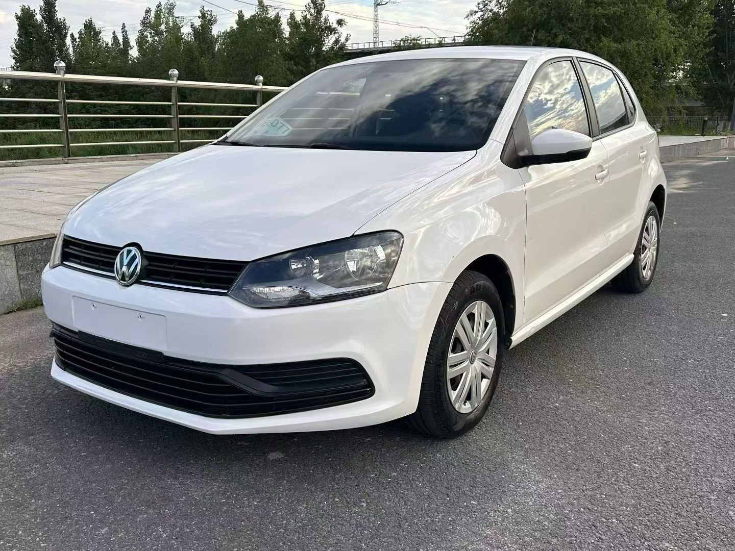 Volkswagen Polo 2017 car image 