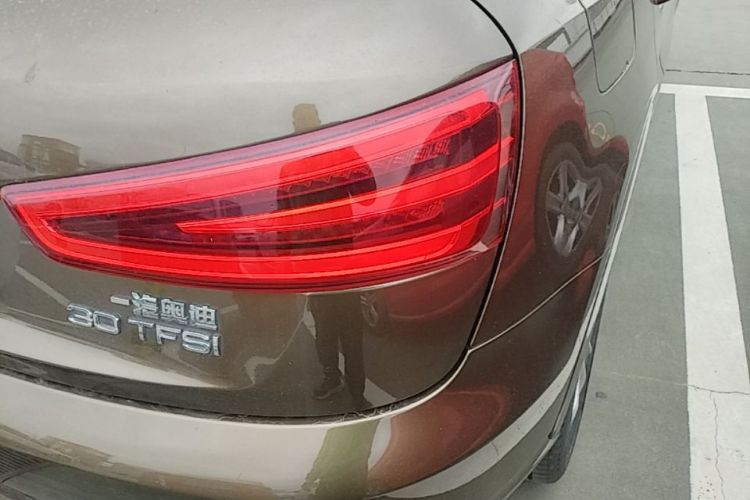 Audi Q3 2016 car image #8