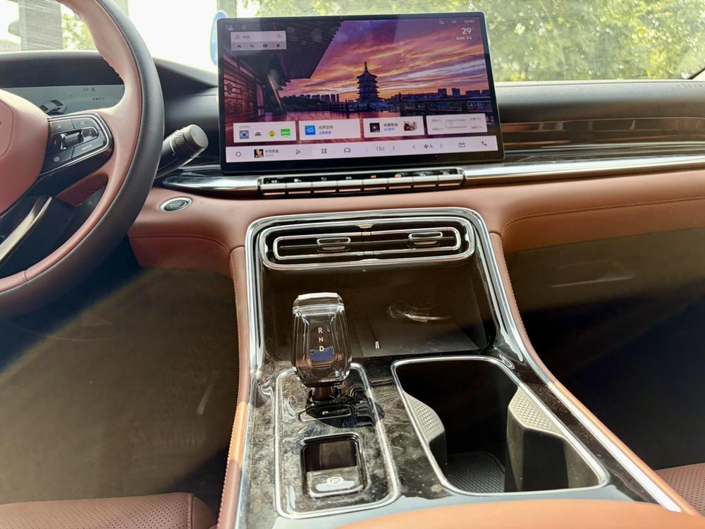 GEELY Emgrand 2025 car image #8