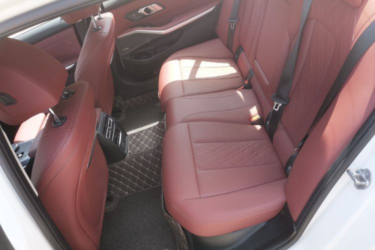 BMW 3 Series 2024 car image #17