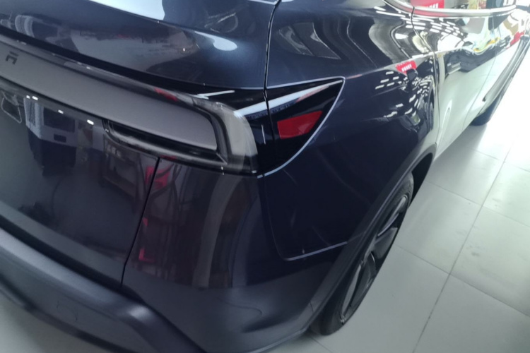 Tesla Model Y 2025 car image #8