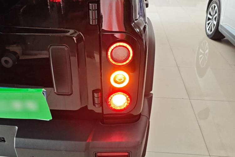 2025 car image #8