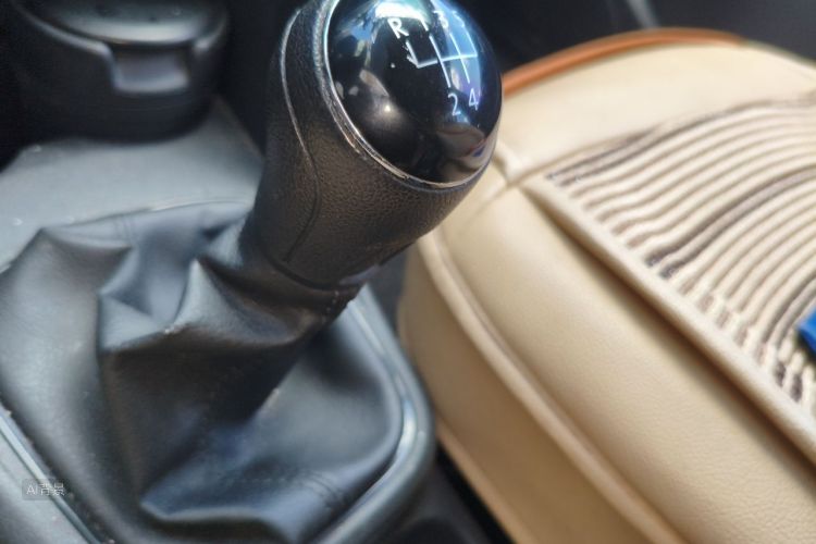 Volkswagen Polo 2015 car image #16