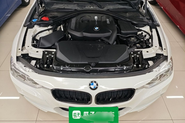 BMW 3 Series 2018 car image #22