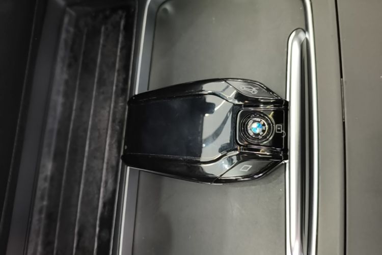 BMW 3 Series 2017 #9 BMW 3 Series 2017 car image #9